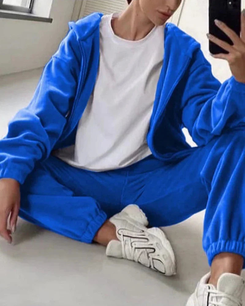 Loose velour tracksuit set with short sweatshirt