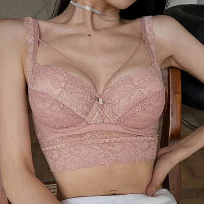 Lingerie set with lace embellishments