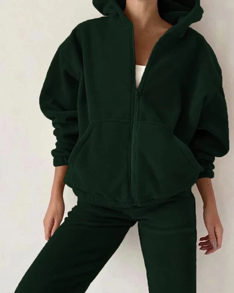 Loose velour tracksuit set with short sweatshirt