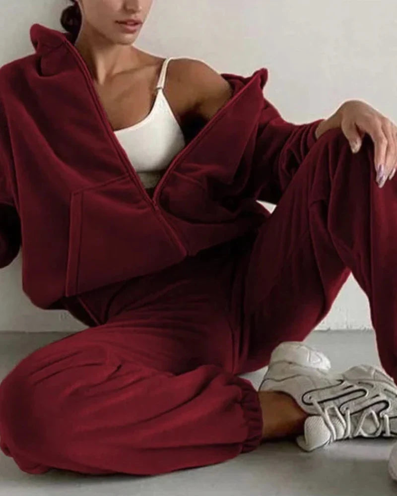 Loose velour tracksuit set with short sweatshirt