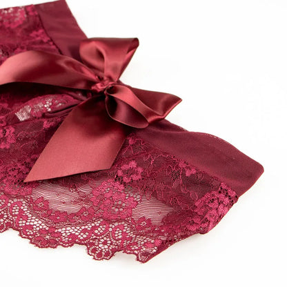 Lace hipster panties with a decorative bow