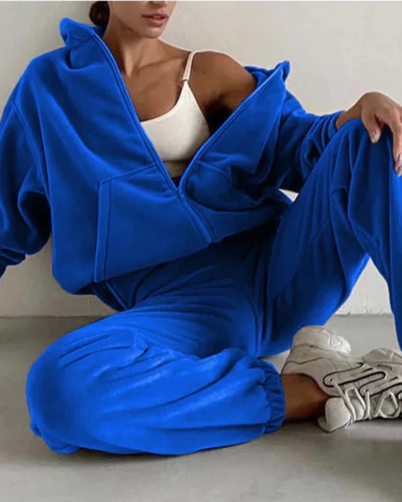 Loose velour tracksuit set with short sweatshirt