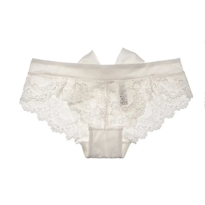 Lace hipster panties with a decorative bow