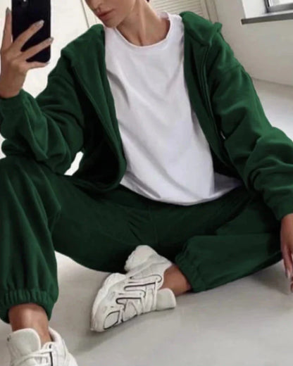 Loose velour tracksuit set with short sweatshirt