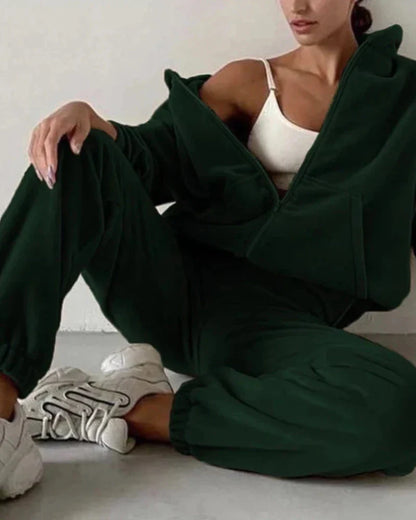 Loose velour tracksuit set with short sweatshirt