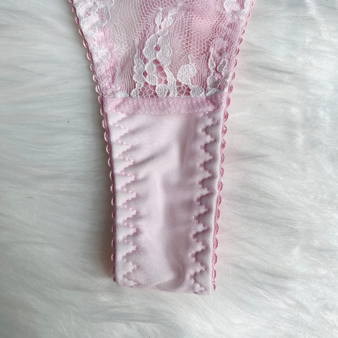 Lace lingerie set with underwire