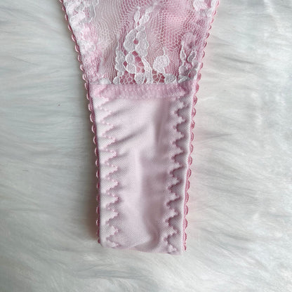 Lace lingerie set with underwire