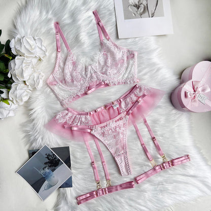 Lace lingerie set with underwire