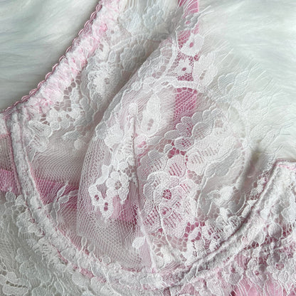 Lace lingerie set with underwire