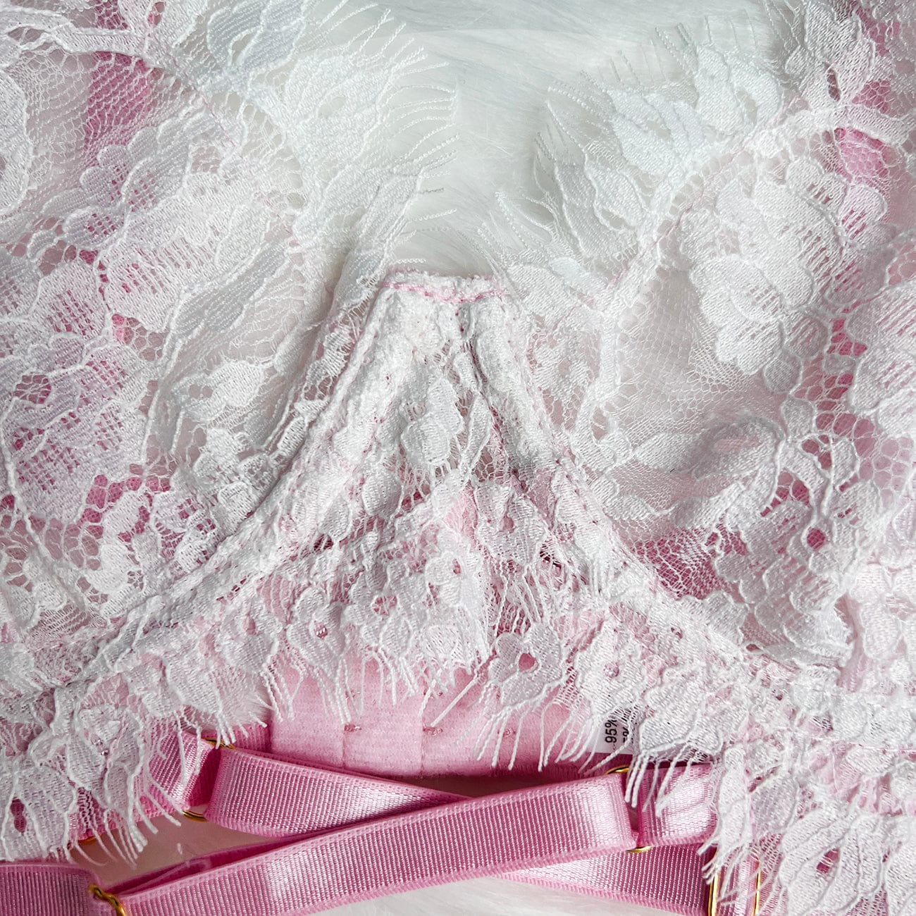 Lace lingerie set with underwire