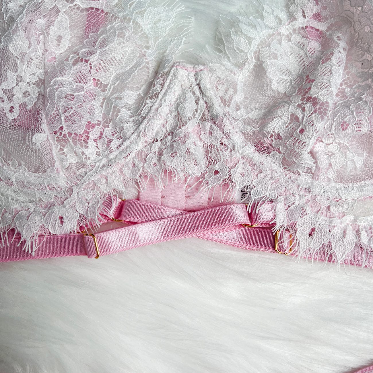Lace lingerie set with underwire