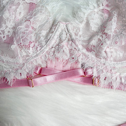 Lace lingerie set with underwire