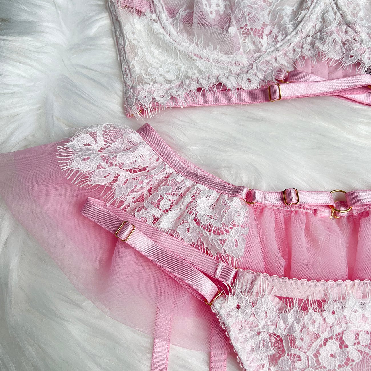 Lace lingerie set with underwire