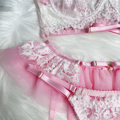 Lace lingerie set with underwire