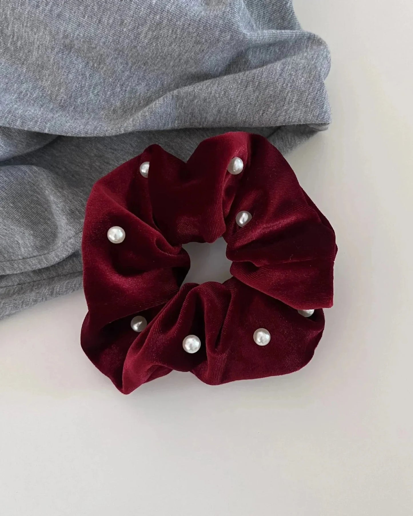 Velvet scrunchie with pearls