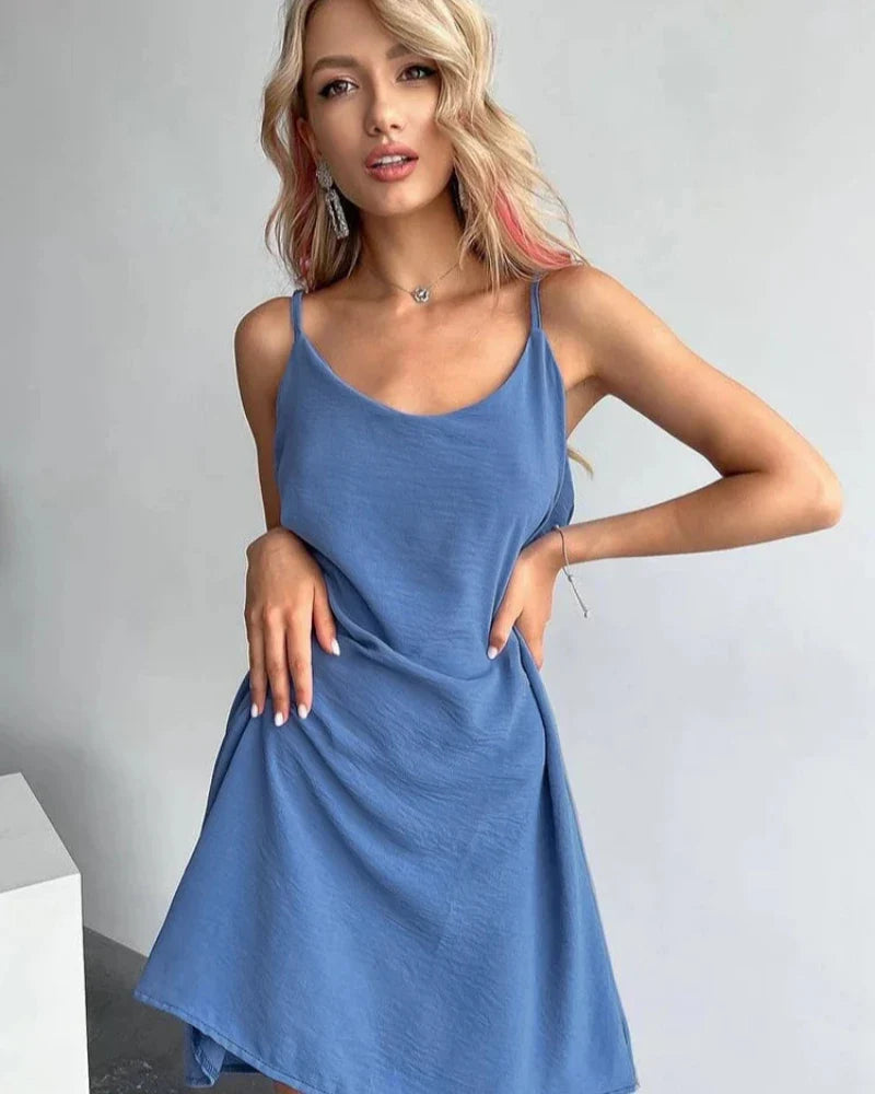 Short loose nightdress with straps