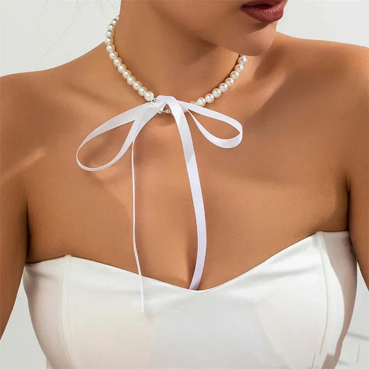 Pearl choker with a bow