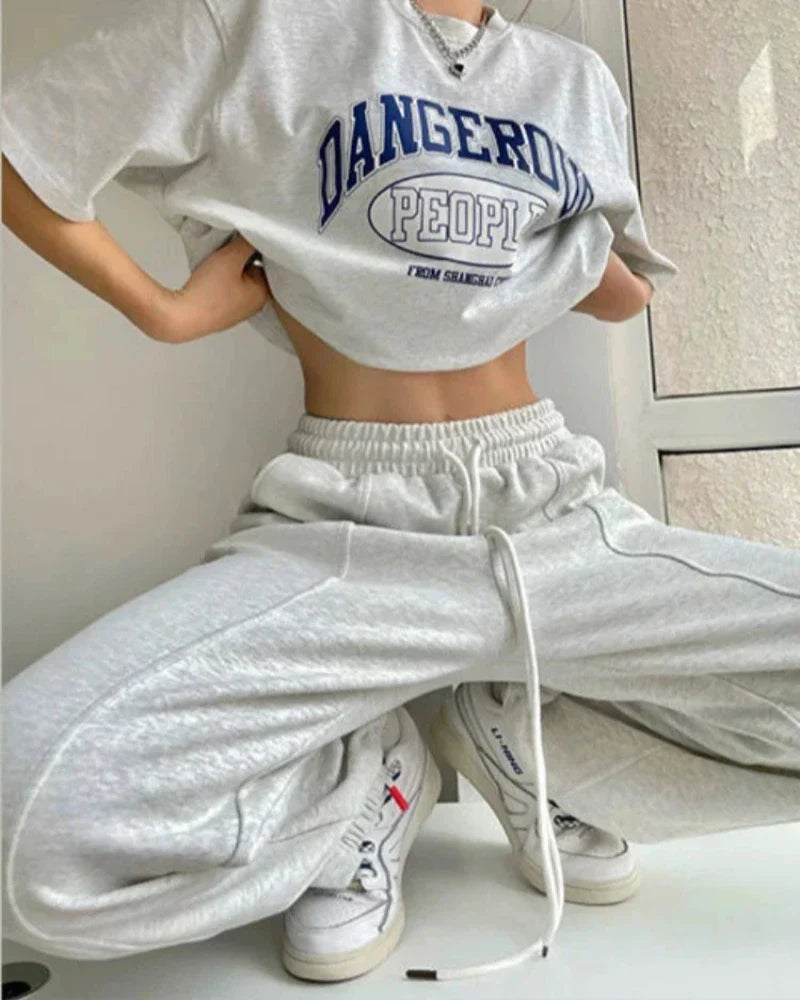 Loose sweatpants with wide legs