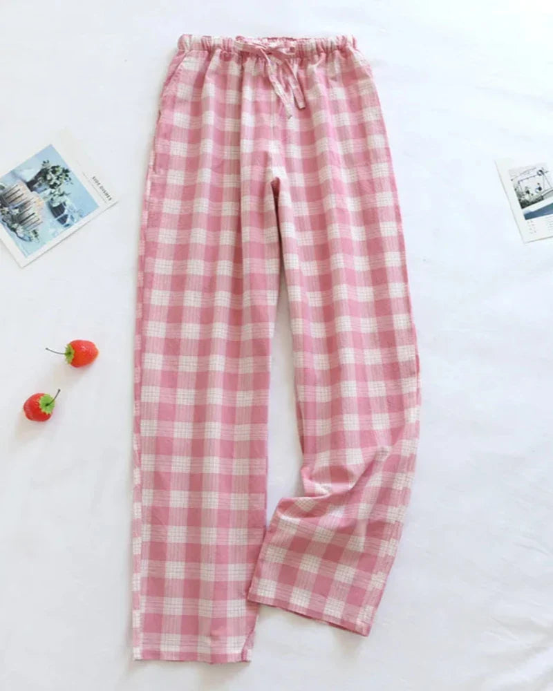 Comfortable loose checkered trousers with wide legs