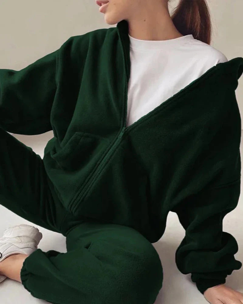 Loose velour tracksuit set with short sweatshirt