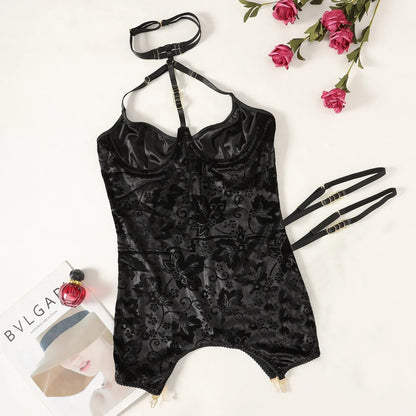Nightgown with a choker and a delicate floral pattern