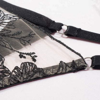 Lingerie set with floral embroidery