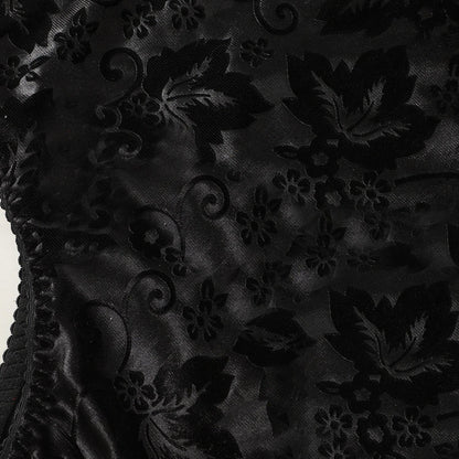 Nightgown with a choker and a delicate floral pattern