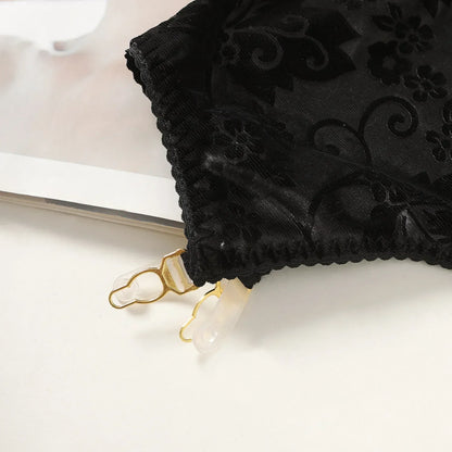 Nightgown with a choker and a delicate floral pattern