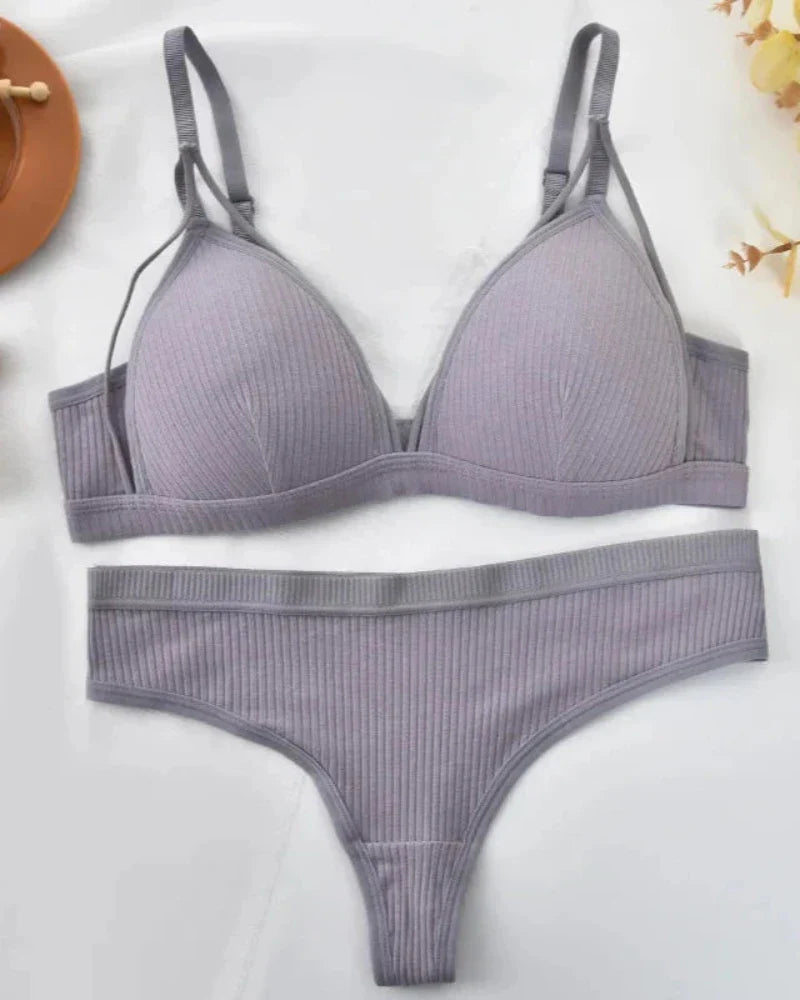 Comfortable striped lingerie set with decorative straps