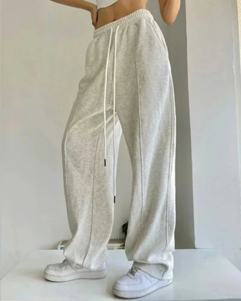 Loose sweatpants with wide legs