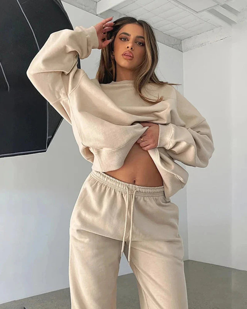 Loose tracksuit set with hooded sweatshirt