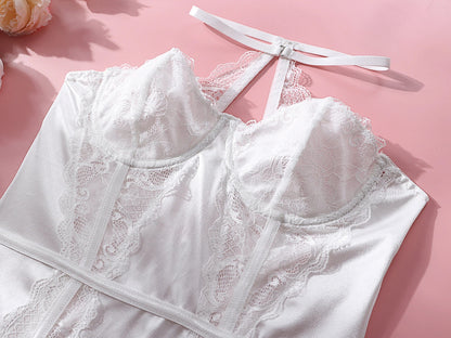 Fitted nightgown with a choker.