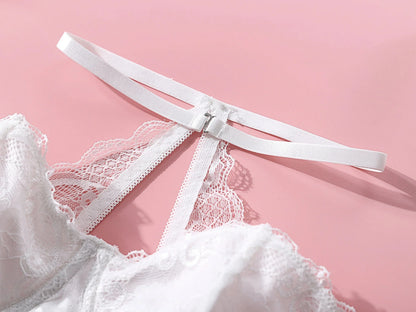 Fitted nightgown with a choker.