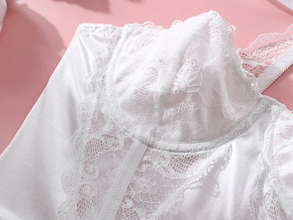 Fitted nightgown with a choker.