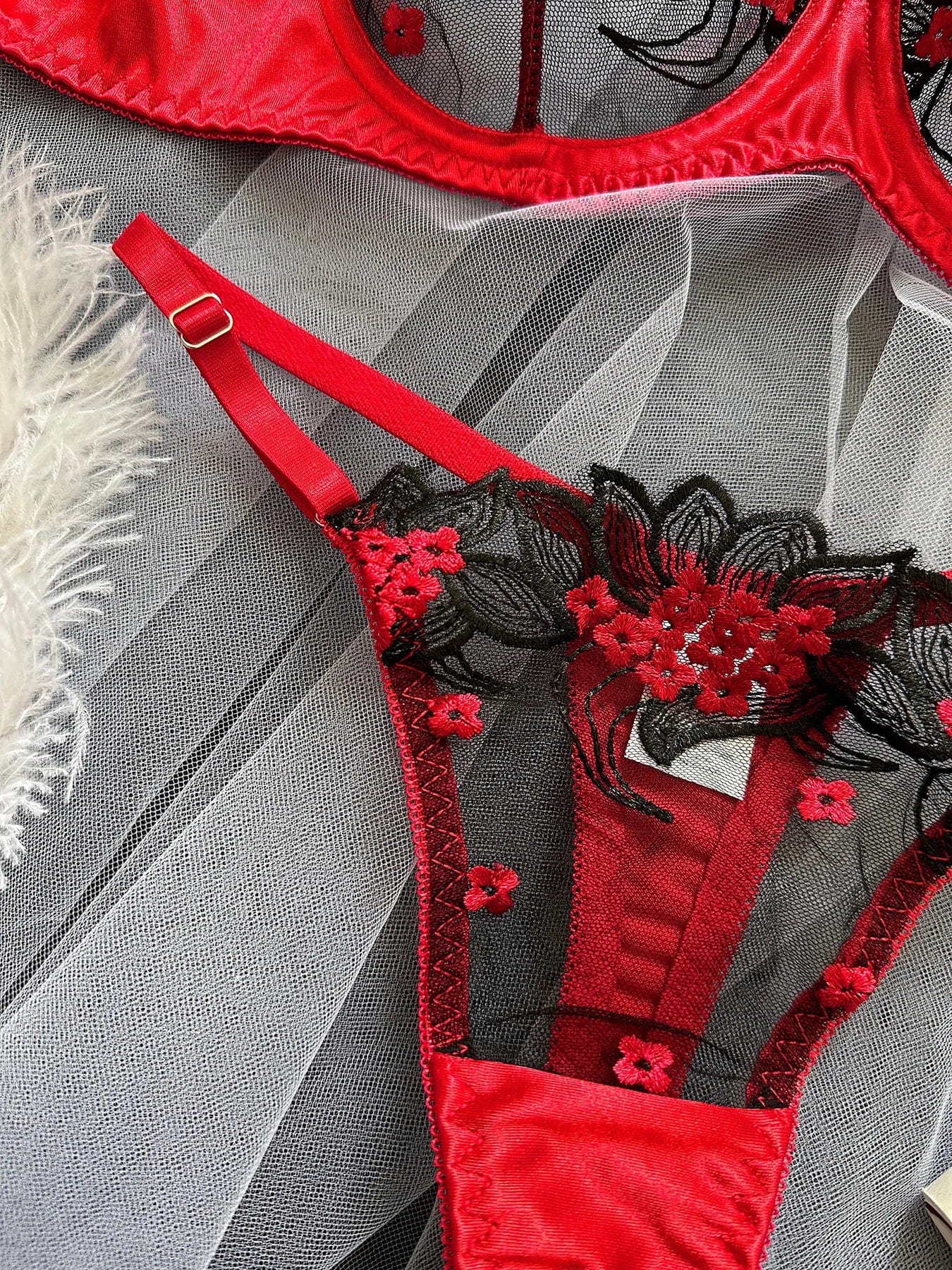 Lace embellished lingerie set