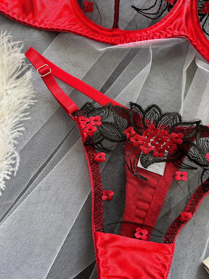 Lace embellished lingerie set