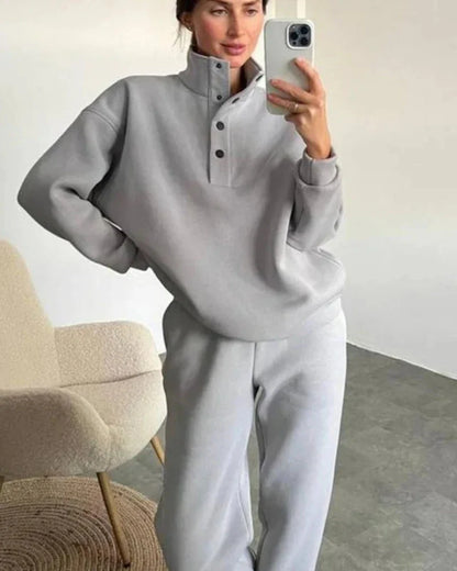 Loose tracksuit set with a zip-up collar