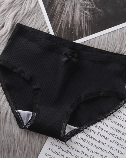 Comfortable ribbed briefs with lace