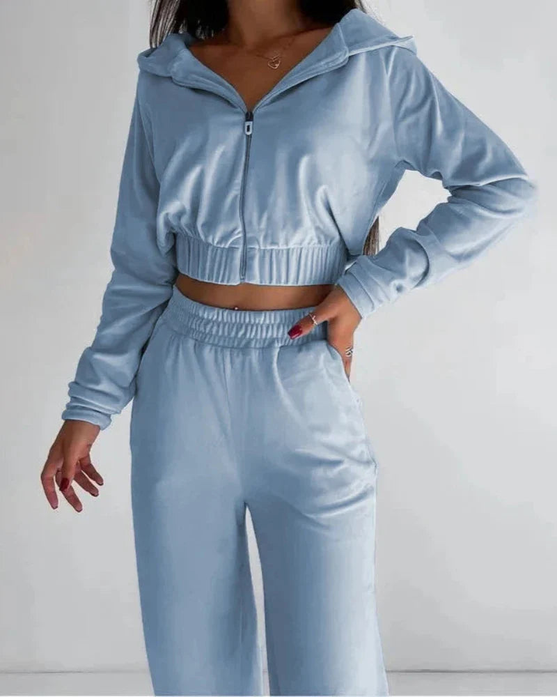 Loose velour tracksuit set with short sweatshirt