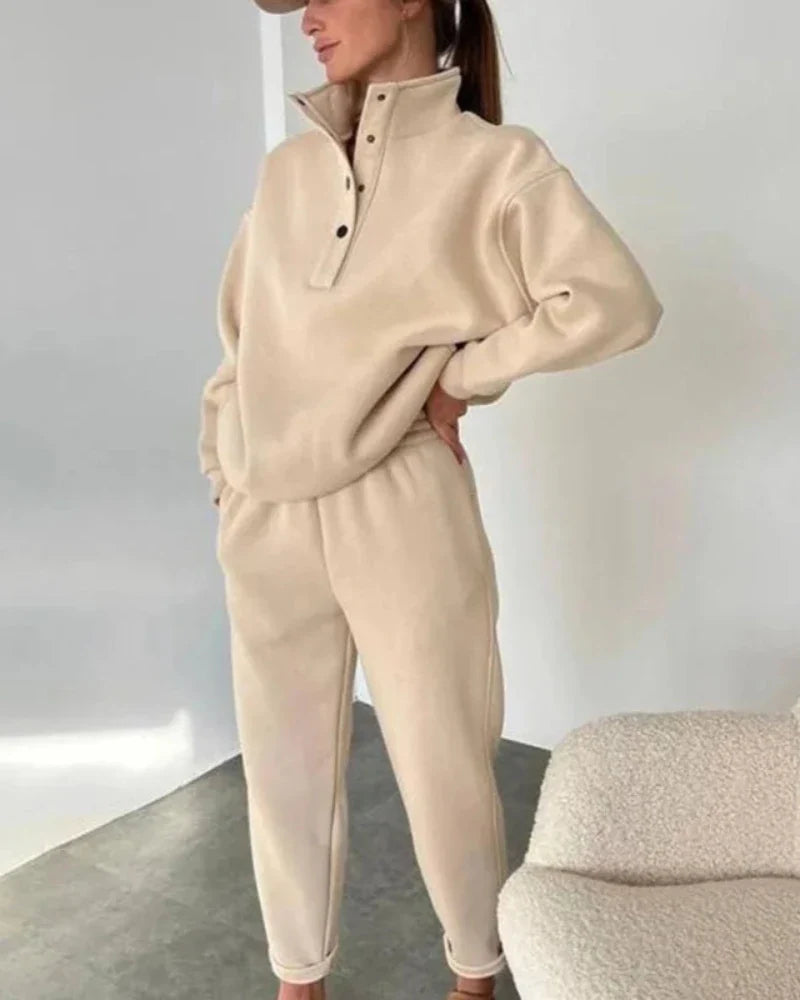 Loose tracksuit set with a zip-up collar