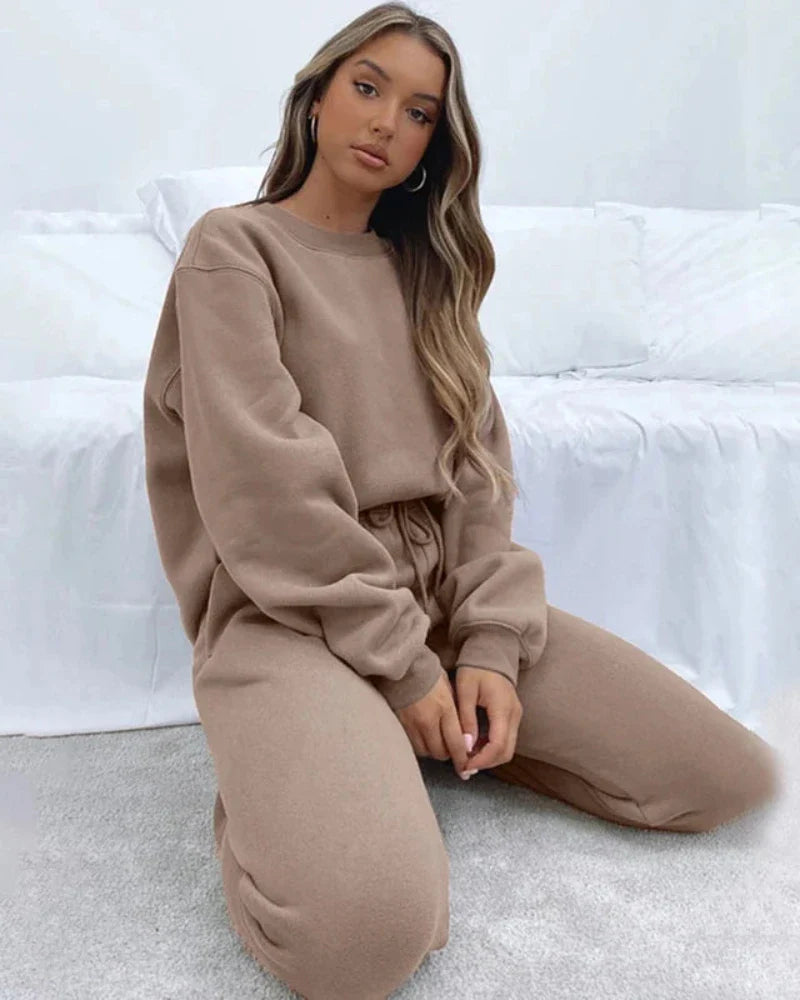 Loose tracksuit set with hooded sweatshirt