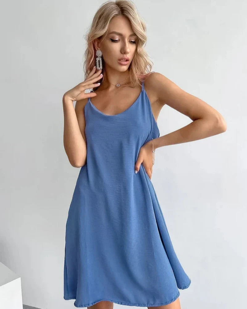 Short loose nightdress with straps