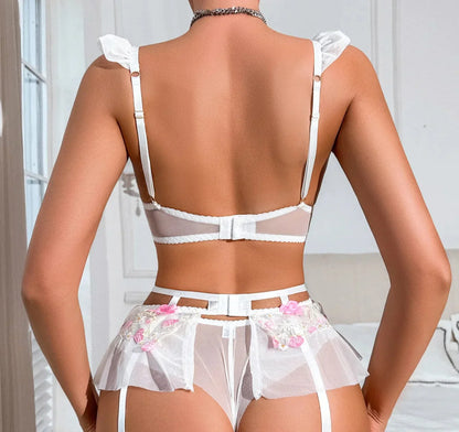 Lace lingerie set with floral embroidery
