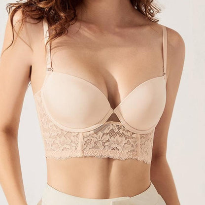 Bra with a low fastening