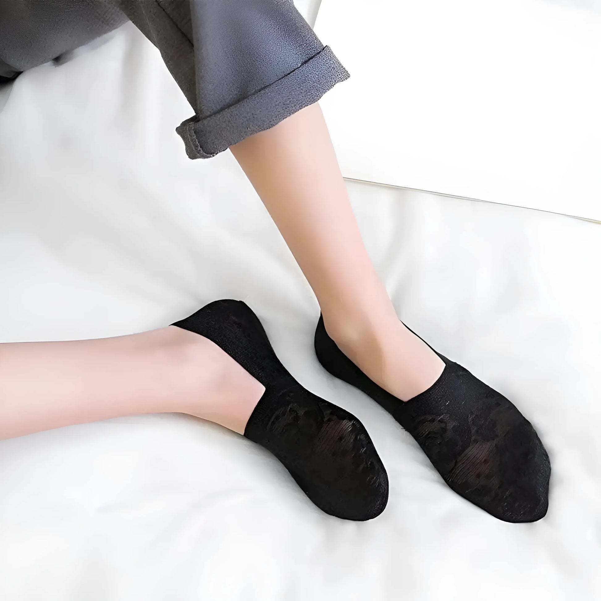 Black Lace-Trimmed Ankle Socks