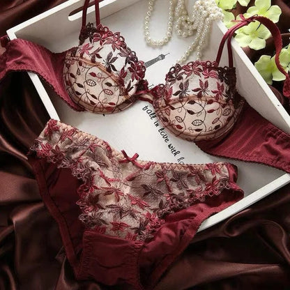 Lace lingerie set with flowers