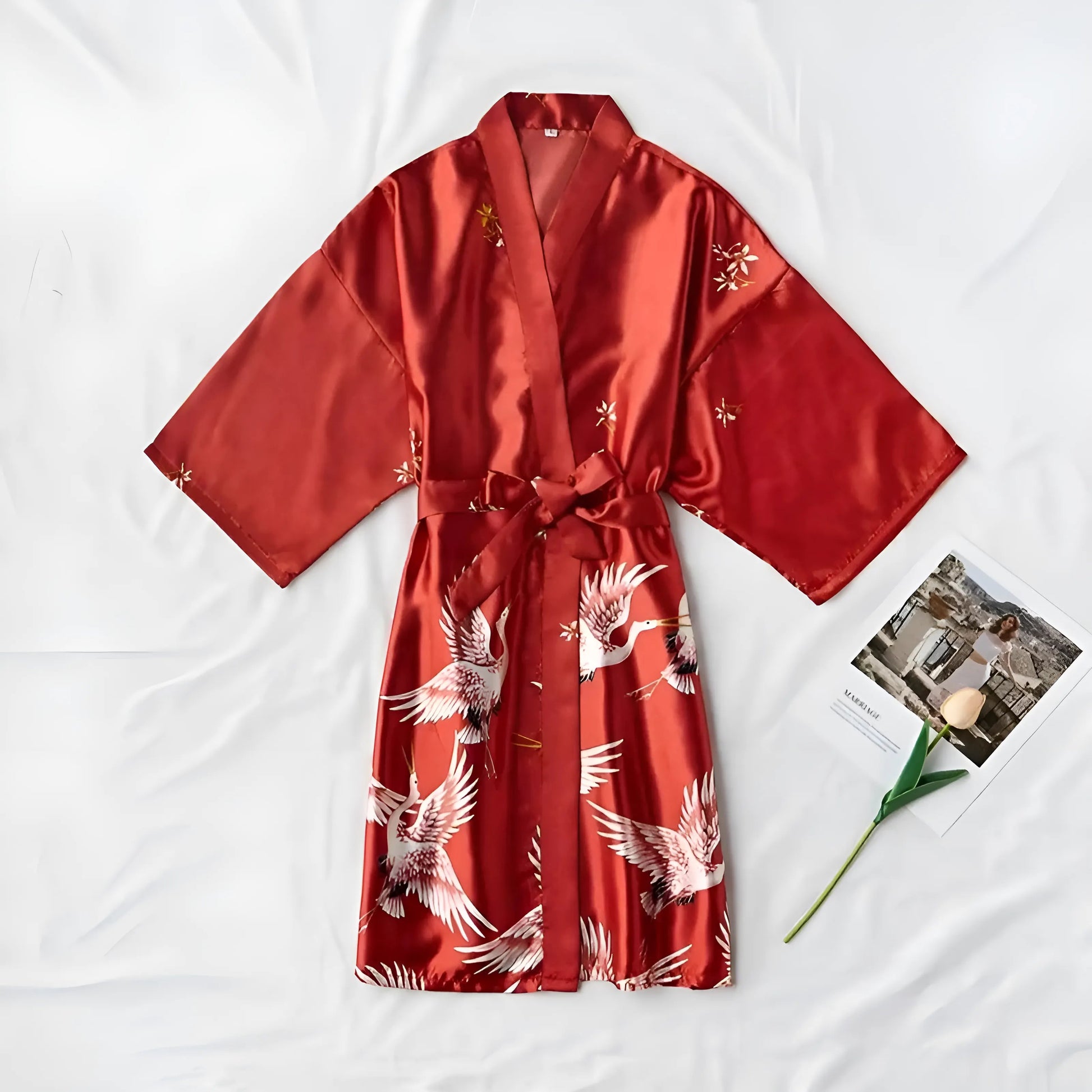  Short satin dressing gown with a tie