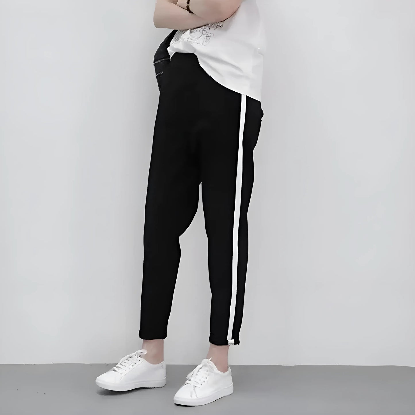  Sporty Tracksuit with Side Stripe