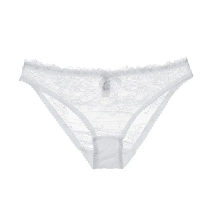 Lace briefs made of delicate lace