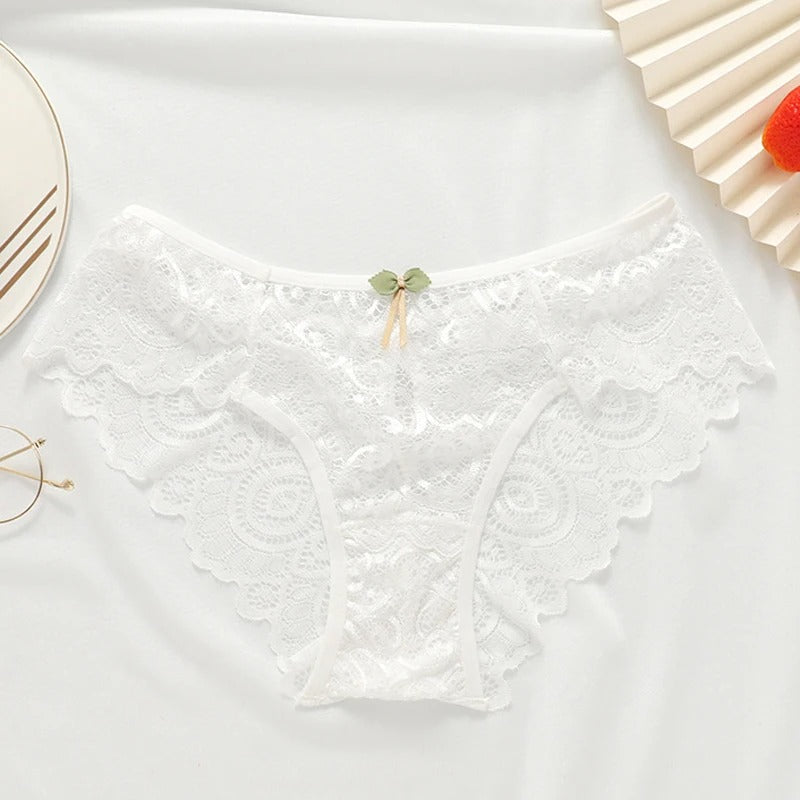 Lace panties with a teardrop accent